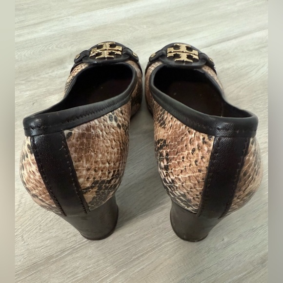 Tory Burch Black/Tan Reva snakeskin print heel Logo size 9 1/2 - Picture 5 of 12